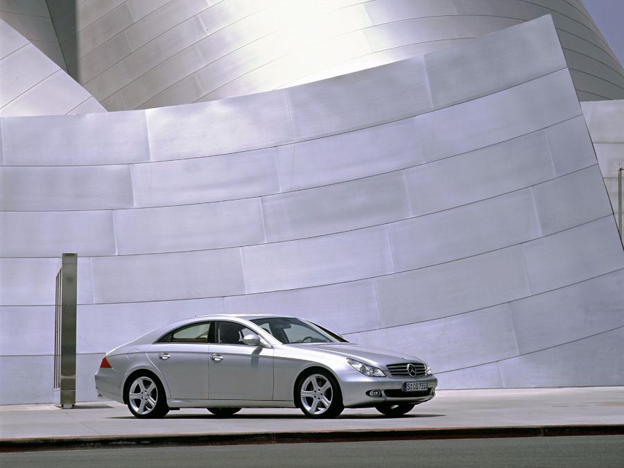  Mercedes-Benz CLS500 2004 года  (фото 16 из 30)